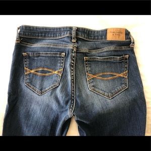 Abercrombie & Fitch dark wash skinny low-rice jeans, size 26.